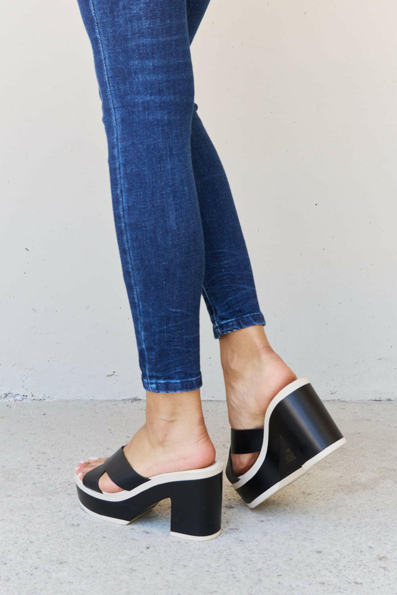 Moments Contrast Platform Sandals