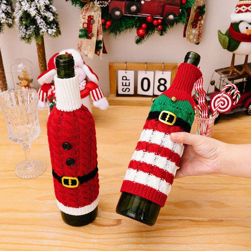 2-Piece Cable-Knit Wine Bottle Covers - Stylish Protection